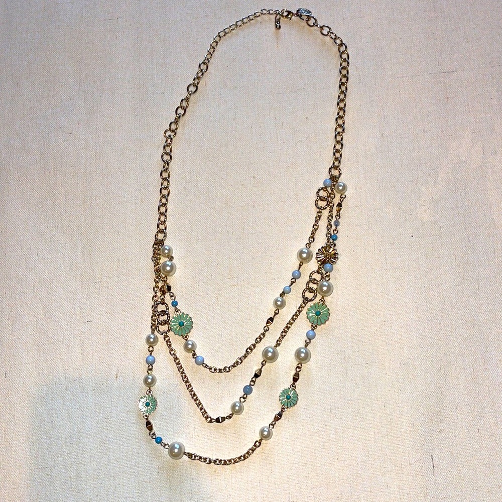 Gold layered necklace with pearls
